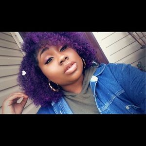 Meet your Posher, Chanel